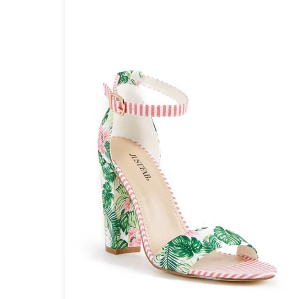 Cute heeled sandals with strap and flower prints